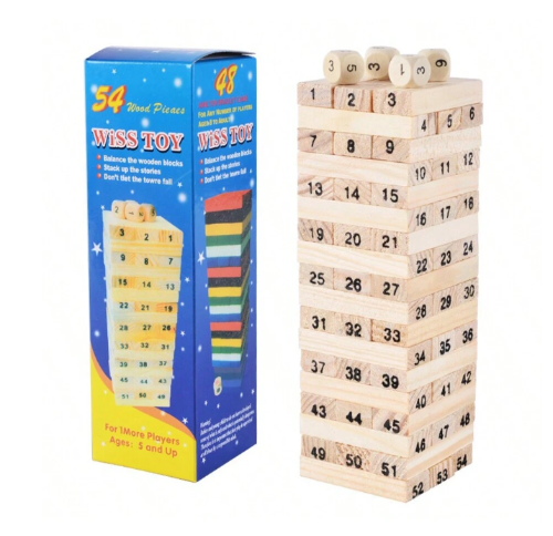 Jenga drvena igra sa 54 numerisane kocke složene u toranj i tri drvene kockice sa brojevima 3, 5 i 6 na vrhu. Pored tornja je originalno plavo pakovanje Wiss Toy igre sa informacijama o 48 drvenih delova.
